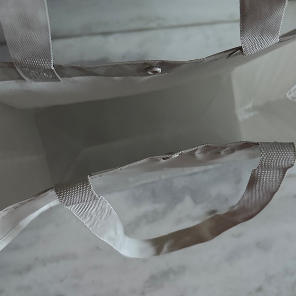 lululemon athletica Classic Gray Tote - Picture 4 of 4